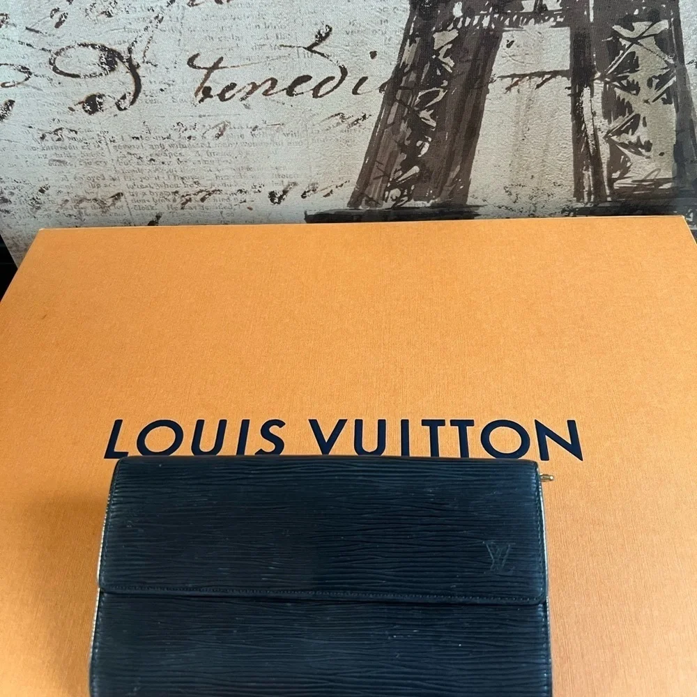 Authentic LV epic leather Sarah wallet